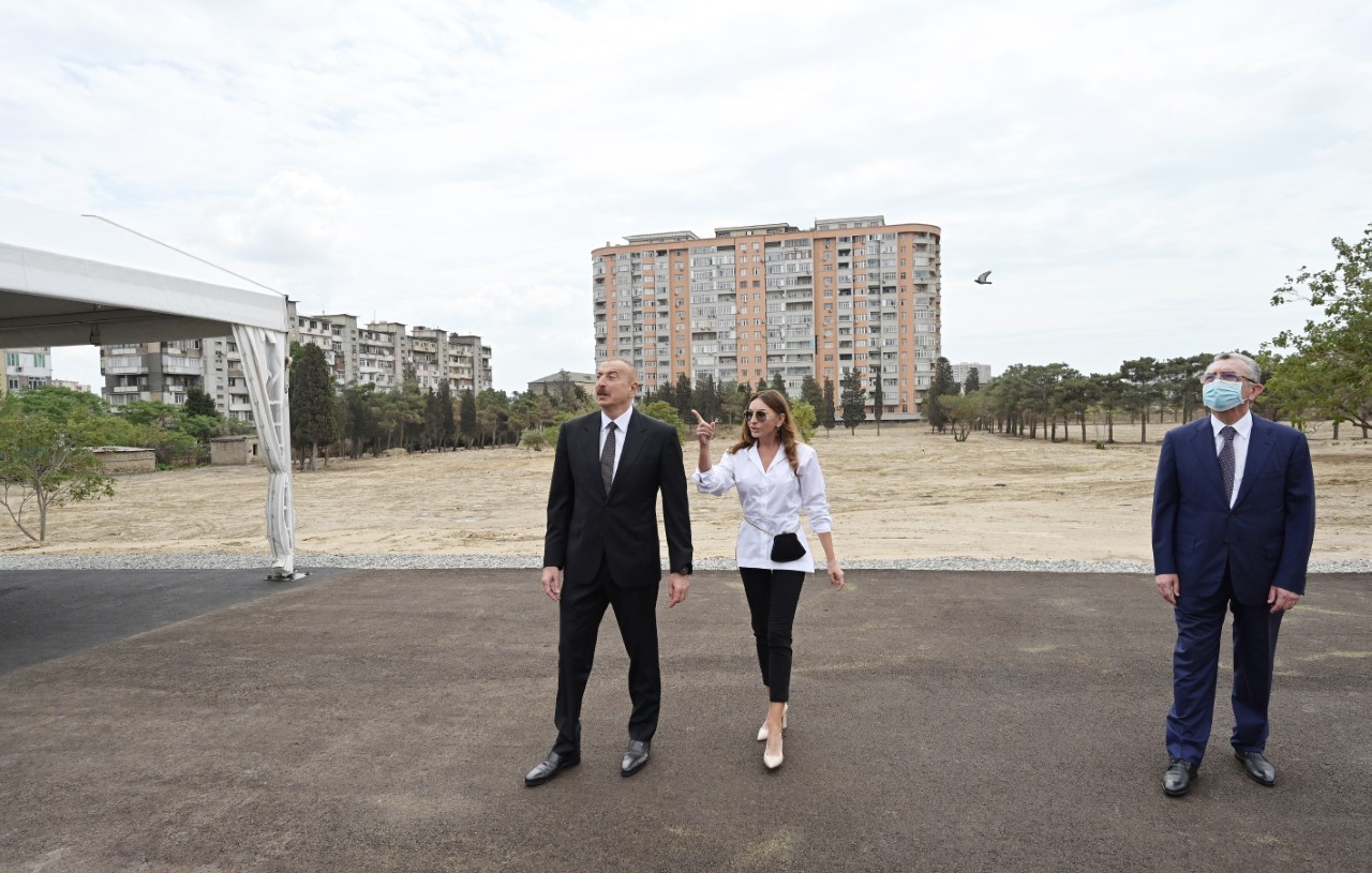 Prezident və Mehriban Əliyeva&nbsp;Yasamalda: "Maraqlandım, bura&nbsp;kim tərəfindən zəbt olunub və dərhal göstəriş verdim ki..."&nbsp;- FOTOLAR